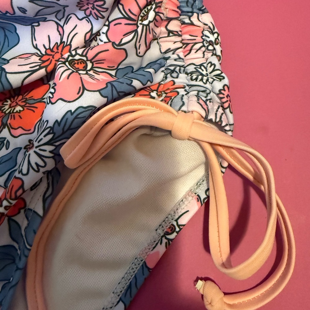 NWT Curve loving one piece swimsuit. Adjustable ties for showing more/less S-S - Picture 8 of 8
